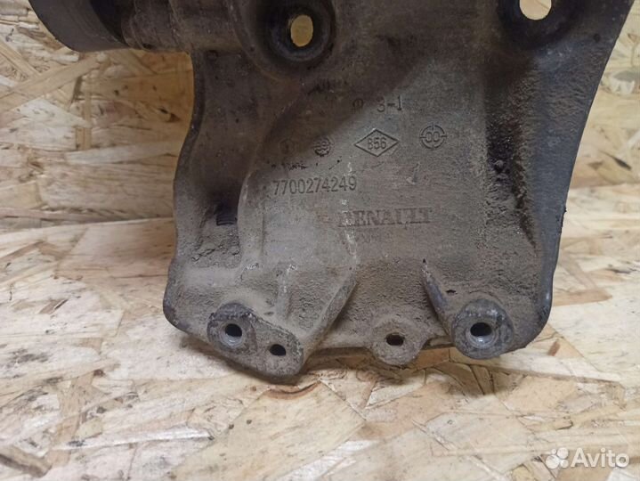 Кронштейн генератора Renault Laguna 1