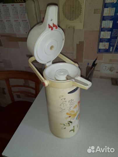 Термос помповый