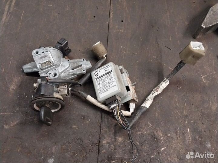 Замок зажигания Mitsubishi Pajero 2
