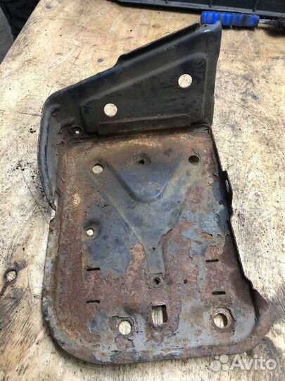 Площадка крепления аккумулятора fiat Punto I