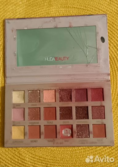 Палетка теней 18 цветов huda beauty. Italy