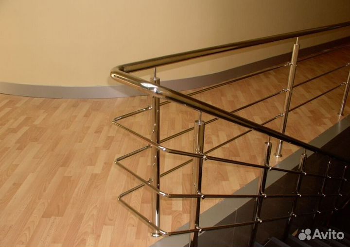 Полированные перила для винтовой лестницы