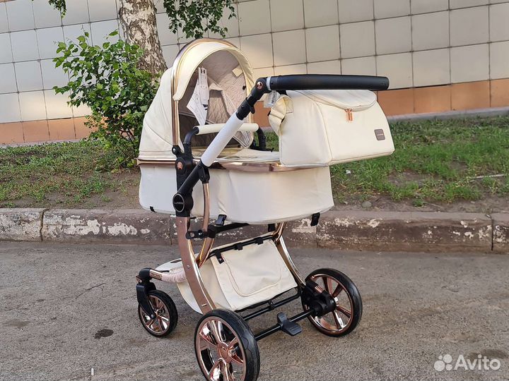 Коляска с рождения новая