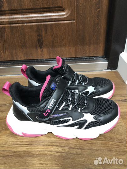 Кроссовки в сеточку 34 размер