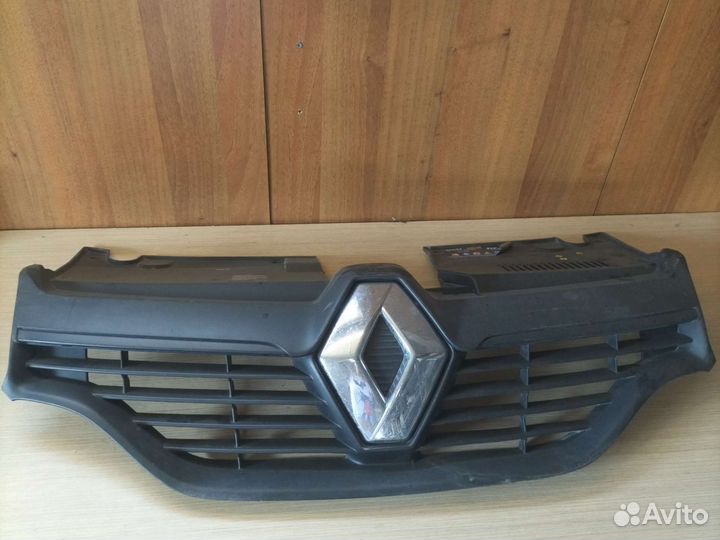 Renault logan 2, sandero- решетка радиатора