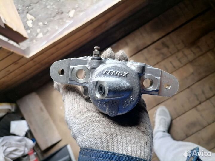 Колесный цилиндр дискового тормоза на Ваз 2108