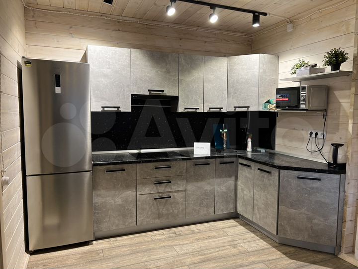 Дом 220 м² на участке 4,5 сот.