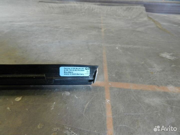 Накладка стекла переднего - Mercedes-Benz X156