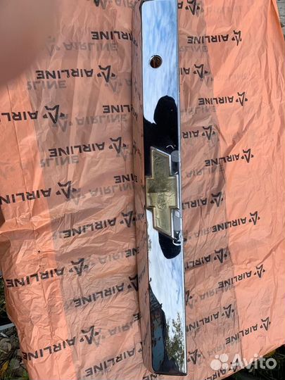 Накладка задней двери Chevrolet