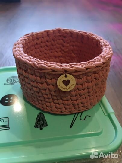Вязаная корзинка