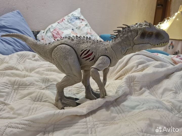 Большой динозавр