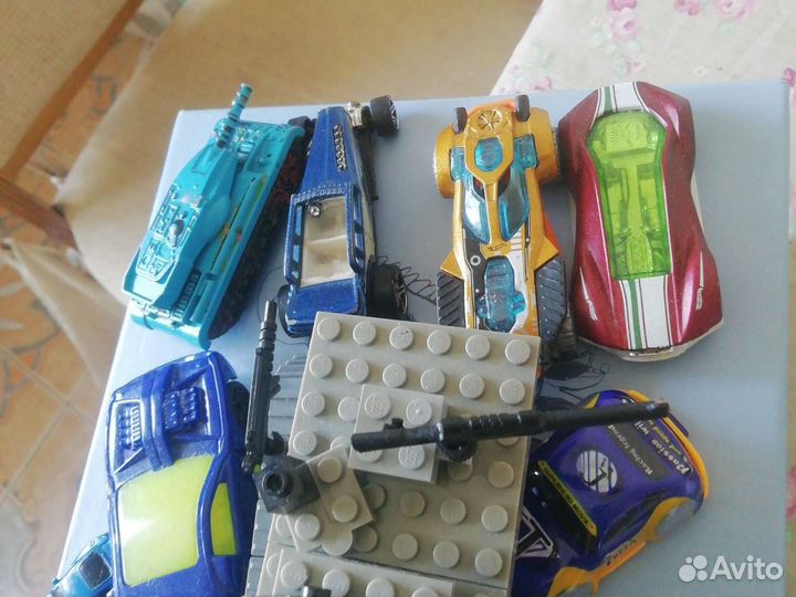 Игрушки для мальчика машинки