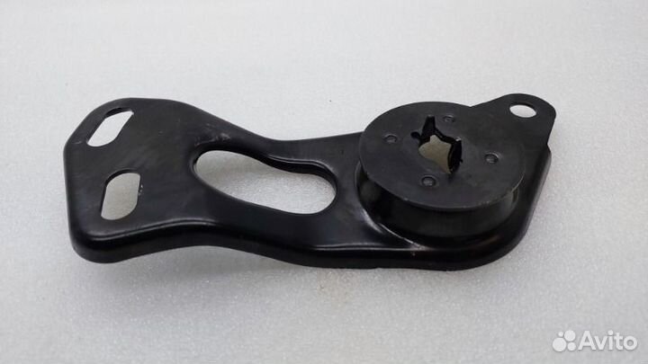 Кронштейн подрамника передний левый Hyundai Sonata