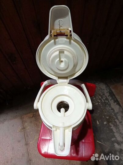 Термос с помпой