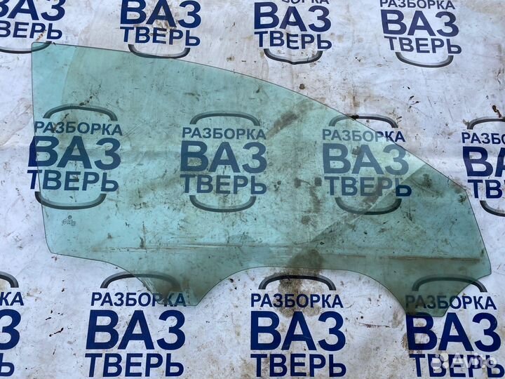 Стекло переднее правое Пассат Б5