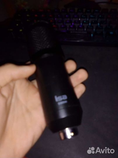 Студийный микрофон