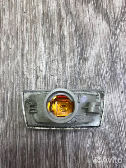 Повторитель поворота передний правый Opel Astra H