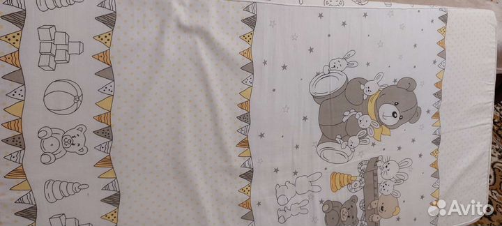 Детская кроватка с маятником