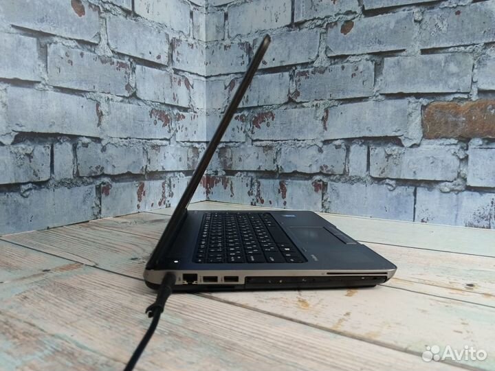 Резвый ноутбук HP core-i3/8Gb/SSD+HDD/intelHD