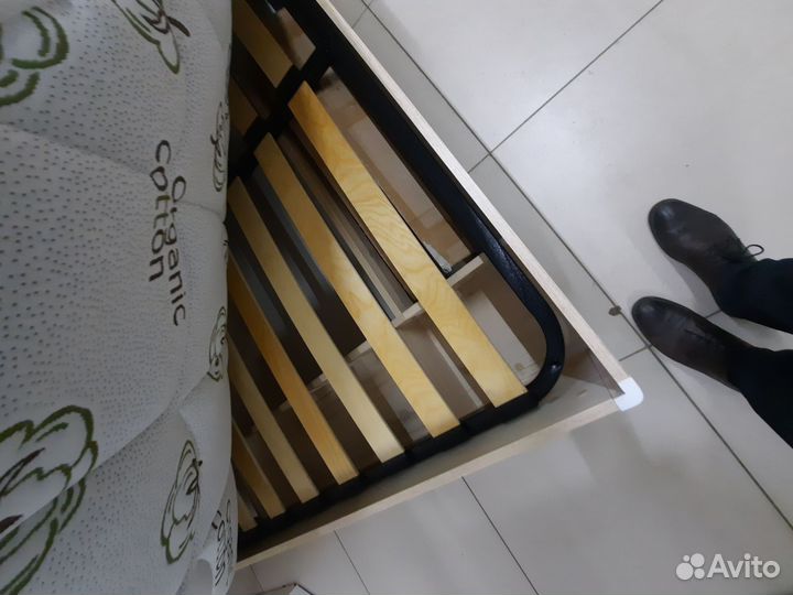 Кровать двуспальная