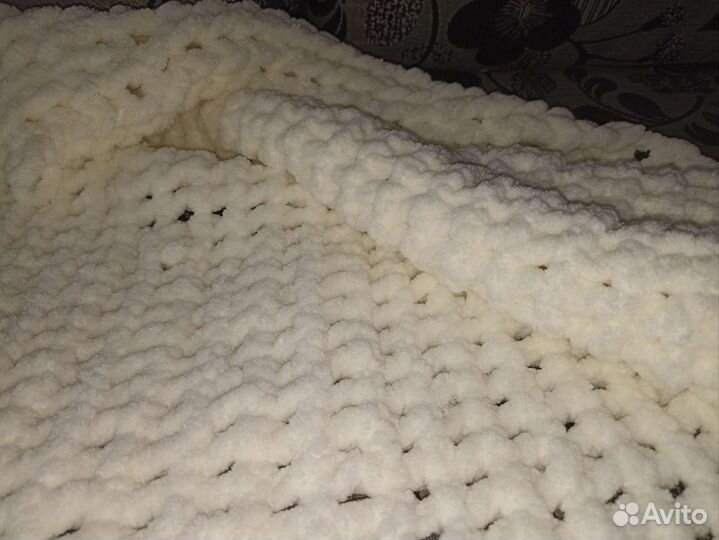 Плед вязаный плюшевый, пинетки, шарф снуд