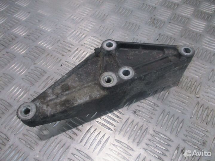 Кронштейн крепления патрубка интеркулера DAF 16532