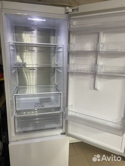 Холодильник Samsung RB37A5201WW