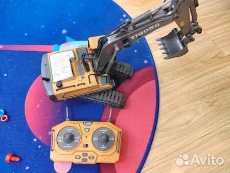 Экскаватор на радиоуправлении