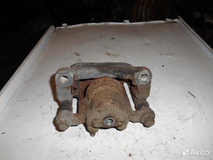 Суппорт задний левый Nissan Qashqai J10