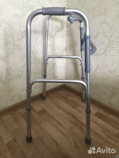 Ходунки для пожилых людей