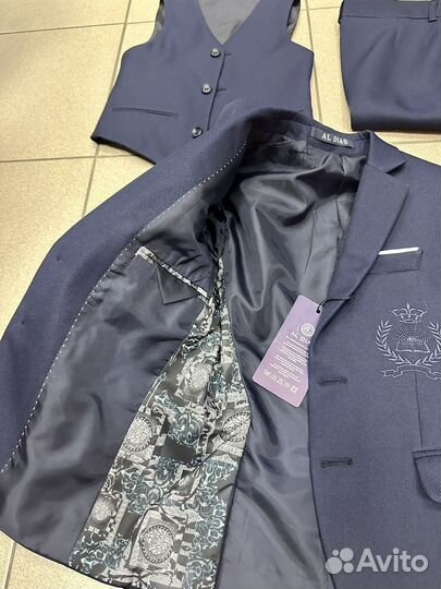 Школьный костюм тройка на мальчика. новые