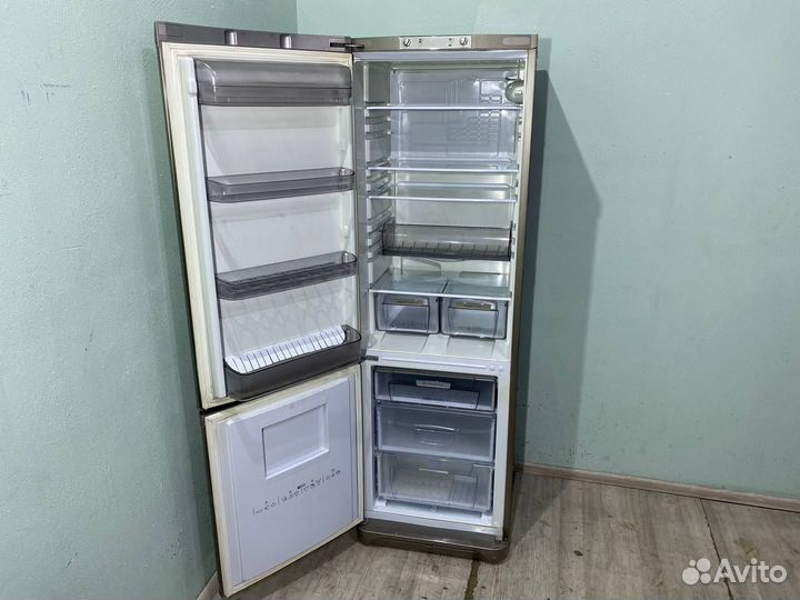 Холодильник Hotpoint-Ariston