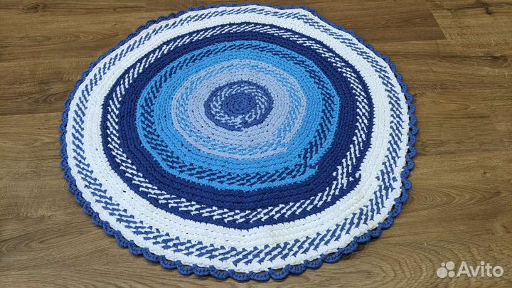 Вязаный коврик