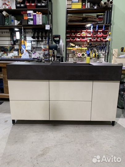 Тумба с раковиной для ванной из бетона