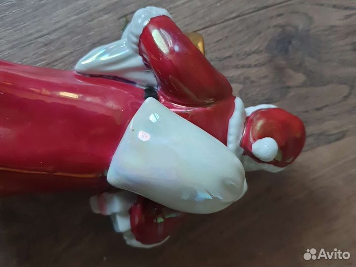 Фарфоровая статуэтка Дед Мороз