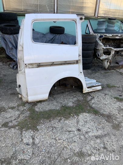 Заднее правое крыло Nissan Serena PC 24