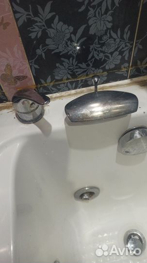 Акриловая ванна с гидромассажем