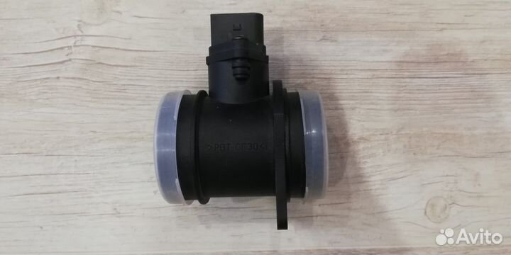 Датчик массового расхода воздуха Huko 13 8365