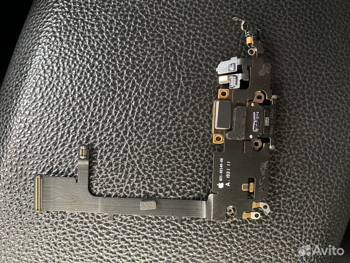 Нижний шлейф зарядки iPhone 11 pro с микрофоном