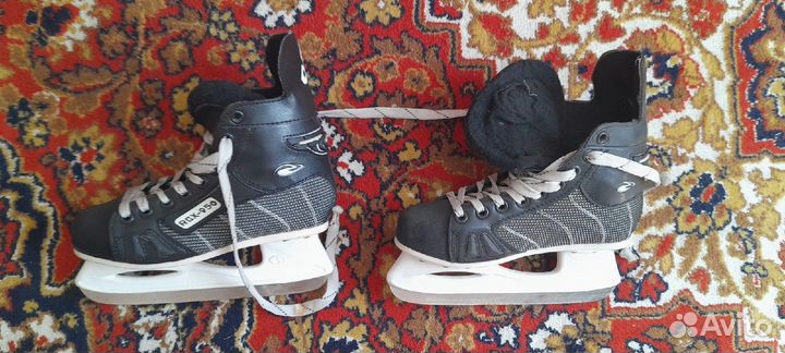 Хоккейные коньки