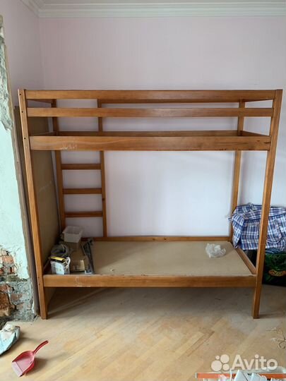 Детская кроватка и шкаф