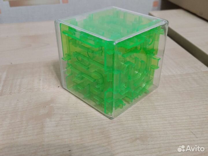 Головоломка кубик с шариком