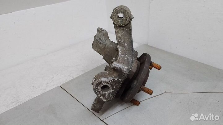 Кулак передний правый