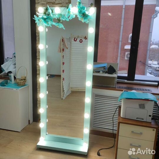 Зеркало напольное с подсветкой