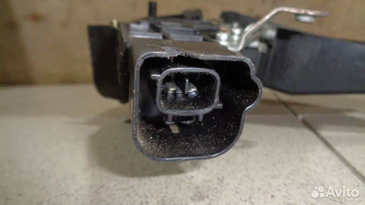 Замок двери задней левой Toyota Corolla (E120) 20