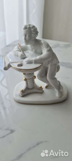 Статуэтка Юный Пушкин за столом, фарфор, лфз