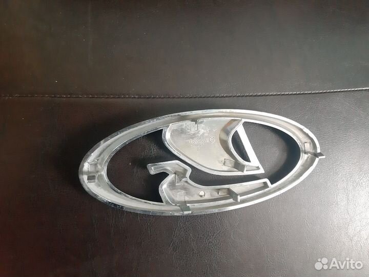 Эмблема и решётка радиатора Нива заводская