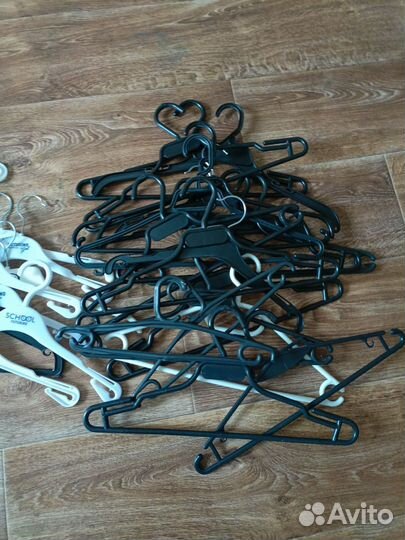 Вешалки для одежды