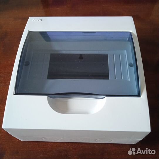 Щит распределительный навесной IEK Home щрн-П-8