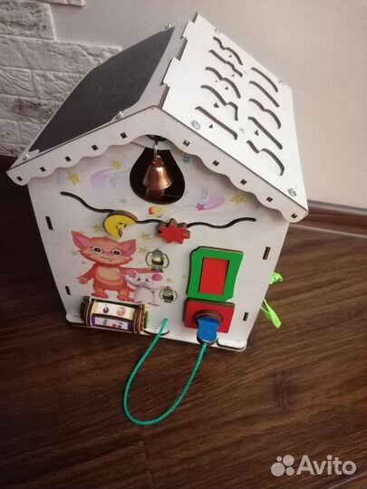 Бизиборд домик